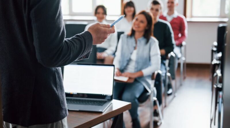 uern-seleciona-professores-regentes-para-especializacao-gratuita-uab